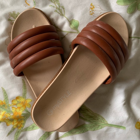 Faux Leather Strapped Slides - Size 7 - Picture 2 of 3